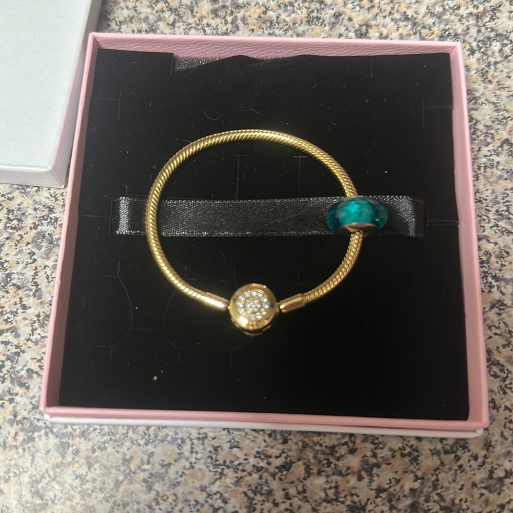 Pandora Moments Sparkling Crown O Snake Chain Bracelet with Glass Bead
